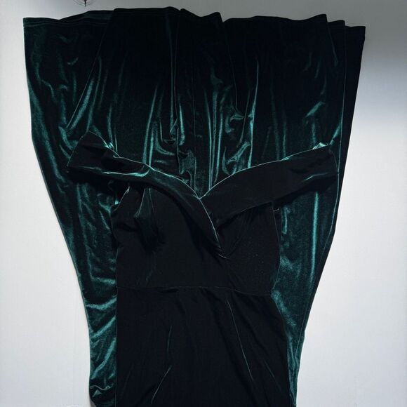 Revelry Bardot Velvet Emerald Green Dress Size 8 - Picture 2 of 7